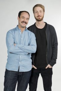 WDR Köln, 13.05.2016: Matthias Kammel (l) und Ron Kühler (r) verstärken das 1LIVE-Moderationsteam. Viel Erfahrung am Mikrofon und großes Unterhaltungstalent bringen die Neuen mit zu 1LIVE. Gemeinsam werden sie ab Dienstag, 17. Mai 2016, den Nachmittag moderieren. Jeweils von 14.00 bis 18.00 Uhr geht ihre gemeinsame Schicht – und als Moderations-Duo sind sie ein eingespieltes Team, denn Kammel und Kühler haben bei Radio PULS (BR) gemeinsam durch die Morningshow geführt. Klar, dass die beiden ihre Vorfreude auf die neue Aufgabe in 1LIVE auf ihre Art ausdrücken – mit einem Schlagabtausch. Matthias Kammel: „Ich möchte Scooter zitieren: „Yeeeeaaaaah“". Und Ron Kühler: „Da kommt jetzt Scooter so schlecht weg. Ich möchte aus ihrem Werk "Oi" zitieren: "Don't take life too seriously. Nobody gets out alive anyway!" So nämlich.“ Kammel und Kühler werden neben den Moderatoren-Duos Simon Beeck/Tina Middendorf und Lisa Kestel/Benne Schröder als drittes Team den Nachmittag auf 1LIVE bestreiten. © WDR/Annika Fußwinkel, honorarfrei - Verwendung gemäß der AGB im engen inhaltlichen, redaktionellen Zusammenhang mit genannter WDR-Sendung und bei Nennung "Bild: WDR/Annika Fußwinkel" (S1). WDR Presse und Information/Bildkommunikation, Köln, Tel: 0221/220 -7132 oder -7133, Fax: -777132, bildkommunikation@wdr.de